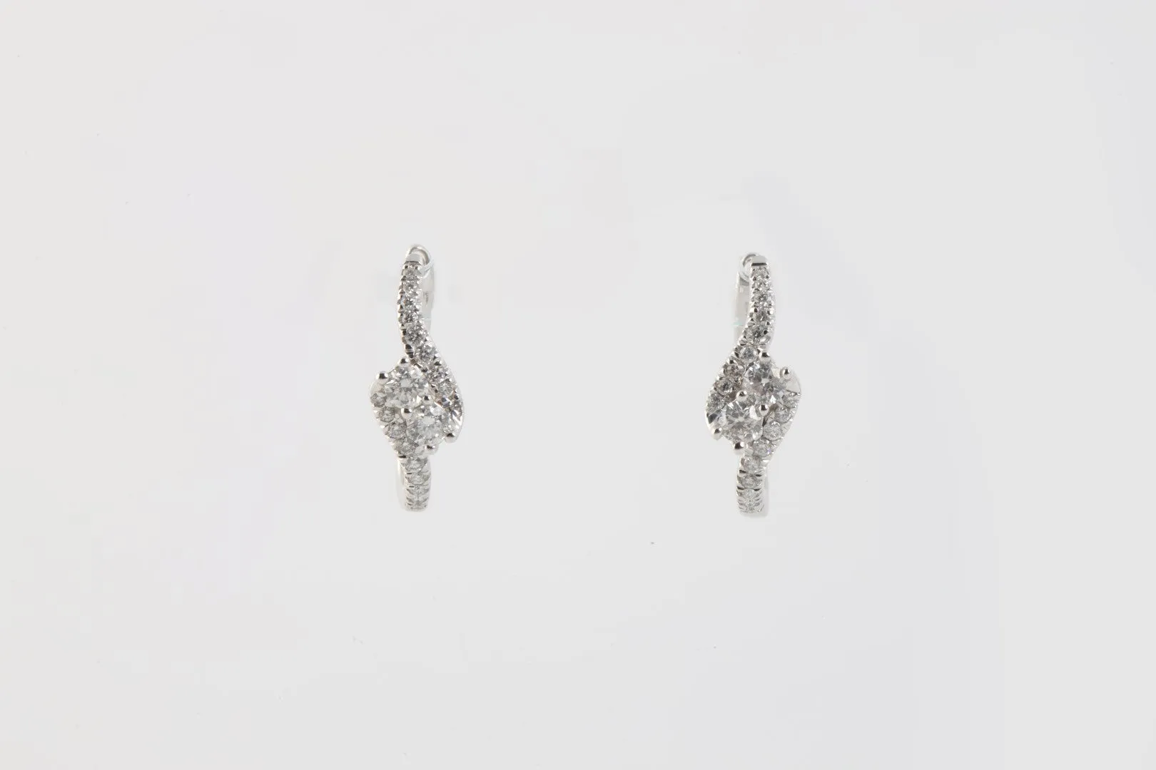 14k White Gold 0.72tcw Diamond Hinged Earrings (3.67g.)